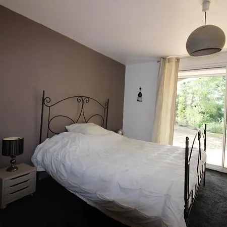 Annonce Professionnelle. Jolie Maison De 4 Avec Jardin A Proximite De La Mer. Villa