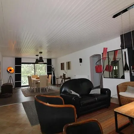 Annonce Professionnelle. Jolie Maison De 4 Avec Jardin A Proximite De La Mer. *