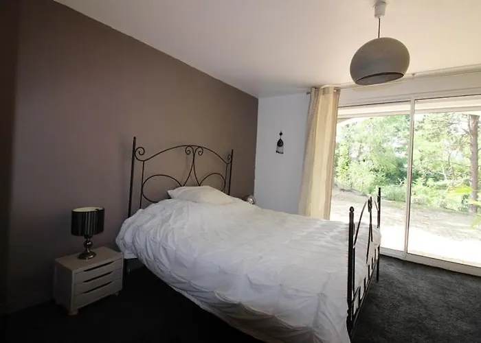 Annonce Professionnelle. Jolie Maison De 4 Avec Jardin à Proximité De La Mer. Villa