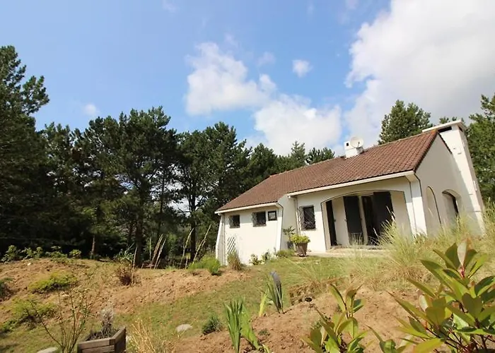Villa Annonce Professionnelle. Jolie Maison De 4 Avec Jardin à Proximité De La Mer.