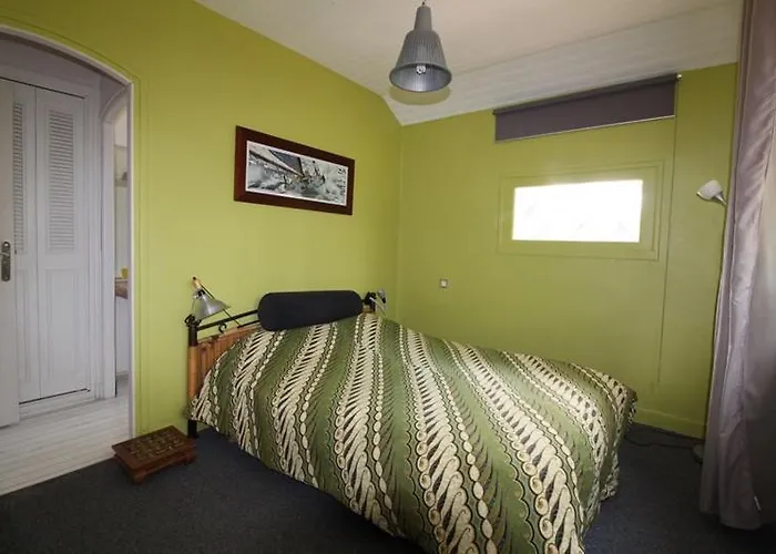 Villa Annonce Professionnelle. Jolie Maison De 4 Avec Jardin à Proximité De La Mer.