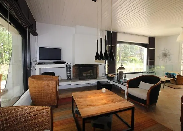 Annonce Professionnelle. Jolie Maison De 4 Avec Jardin à Proximité De La Mer. Villa *