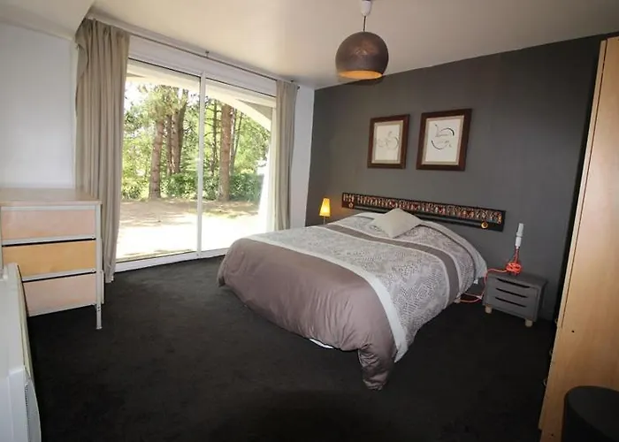 Villa Annonce Professionnelle. Jolie Maison De 4 Avec Jardin à Proximité De La Mer.