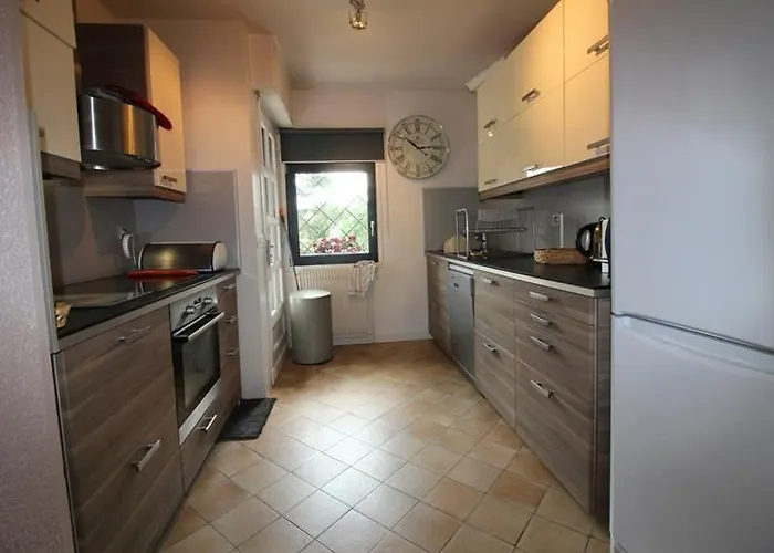 Annonce Professionnelle. Jolie Maison De 4 Avec Jardin à Proximité De La Mer.