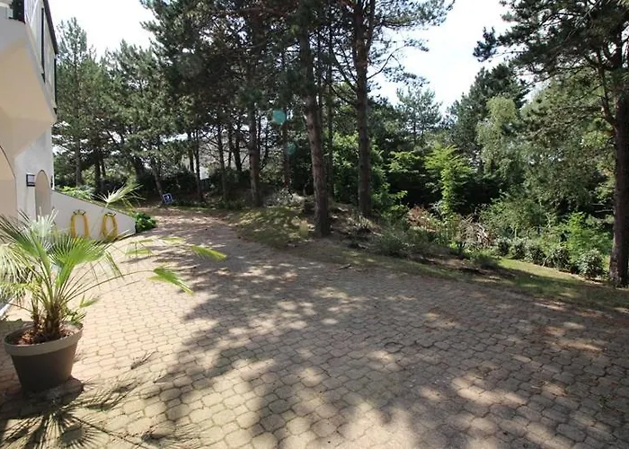 Annonce Professionnelle. Jolie Maison De 4 Avec Jardin à Proximité De La Mer. *